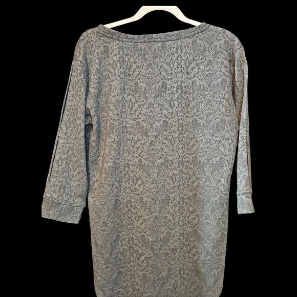 Jane & Delancey Gray Animal Print Tunic Top with Sheer Hem Size Medium - Picture 3 of 6